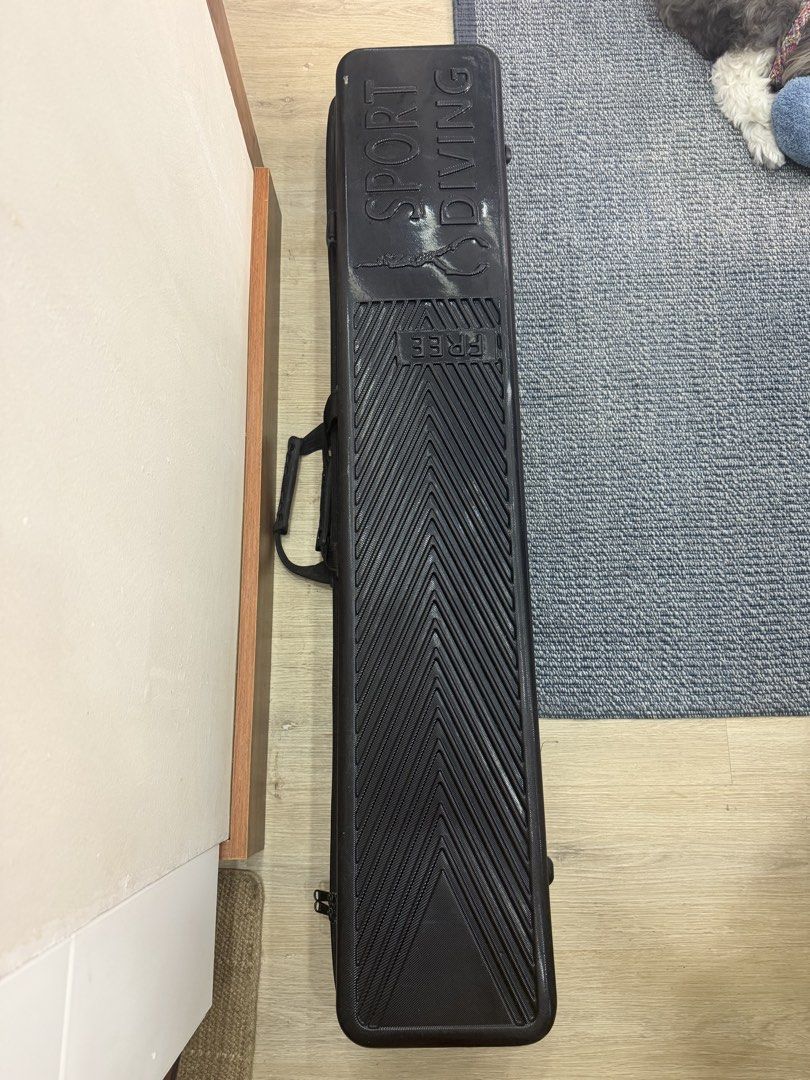 Fincase MNL: Freediving Hard Case (Category: Luggage) located in Pasig City. Submitted by jgbeautique (Listing ID 1460990405, Image 2). Description: The small handle is broken but the long handle is still okay Can fit 2 fins plus diving accessories Original price is 3999.