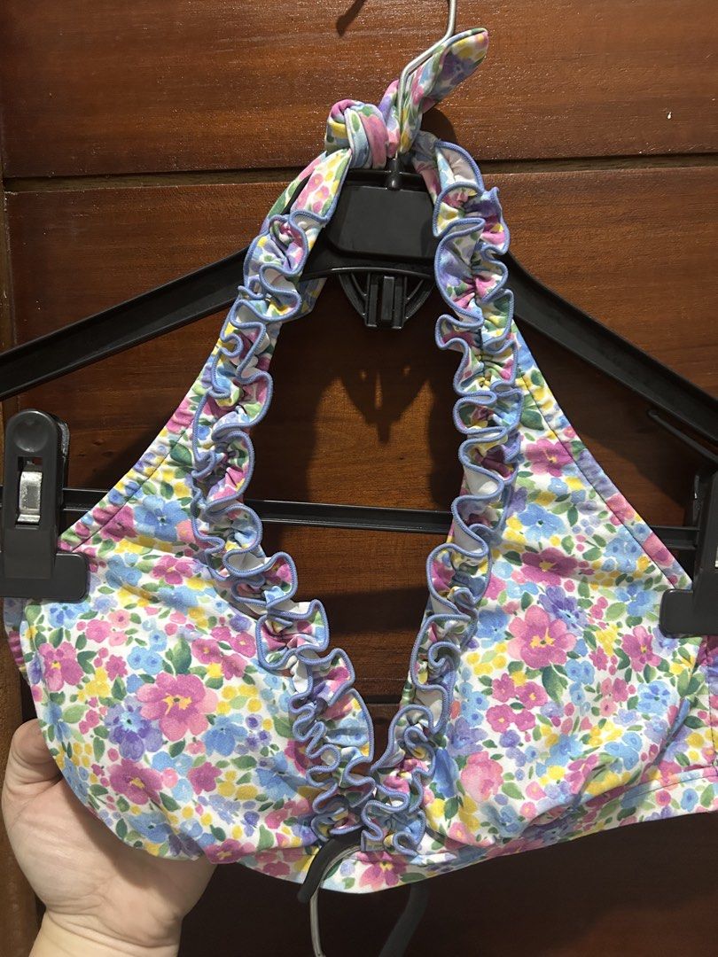 Floral Ruffle Bikini Set with Skirt 9M (Category: Bikinis & Swimsuits) located in Quezon City. Submitted by enojasrena81355 (Listing ID 1461038111, Image 3). Description: - Adorable floral print bikini set - Comes with a matching skirt - Halter neck bikini top with charming ruffles - Set includes: bikini top, bikini bottoms, and skirt - Size: 9 months - Ideal for beach days and pool fun.