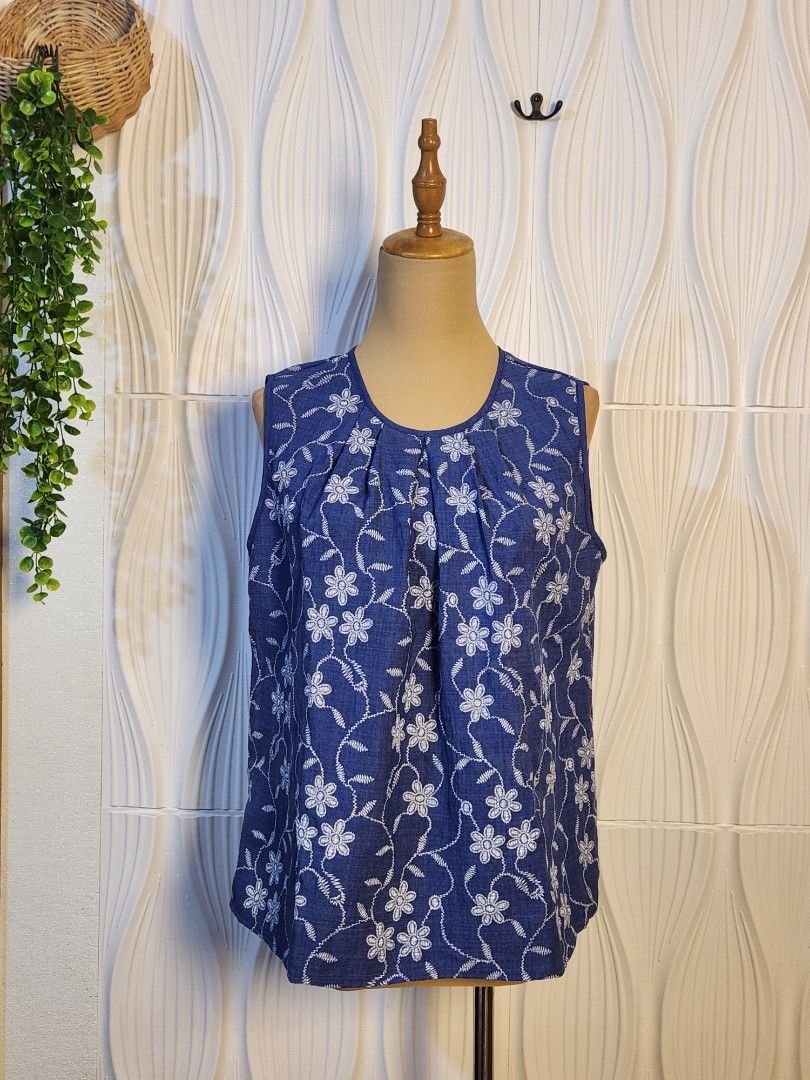 Floral Sleeveless Med to Large (Category: Sleeveless) located in Marikina City. Submitted by KanamiFinds (Listing ID 1461059096, Image 1). Description: Bust: up to 46 inches Length: 22 inches from shoulders.