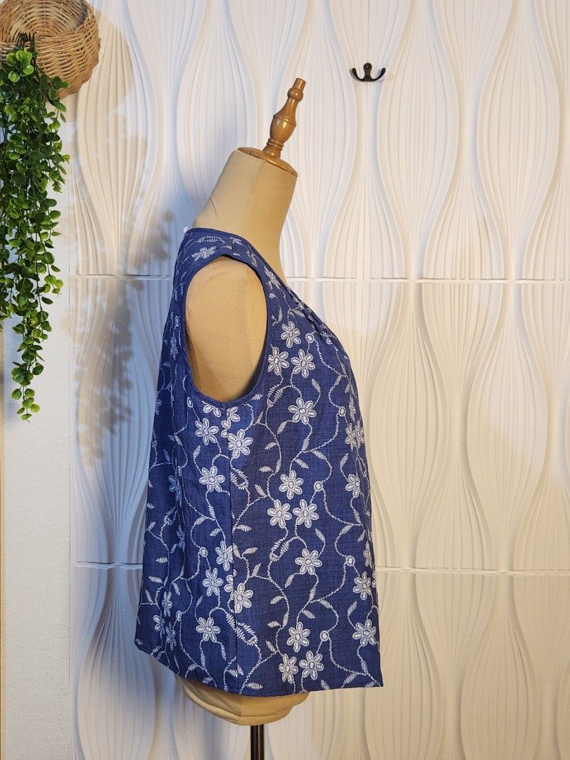Floral Sleeveless Med to Large (Category: Sleeveless) located in Marikina City. Submitted by KanamiFinds (Listing ID 1461059096, Image 2). Description: Bust: up to 46 inches Length: 22 inches from shoulders.