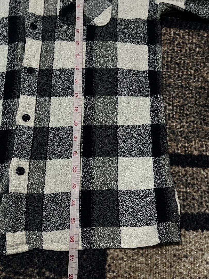 FOR SALE (Category: Coats, Jackets and Outerwear) located in Bulacan. Submitted by sef19 (Listing ID 1460973500, Image 2). Description: Volcom Stone - size : large classicfit condition : excellent price : ₱750 - location : bulacan mop : gcash / jnt pm 📩📩📩.