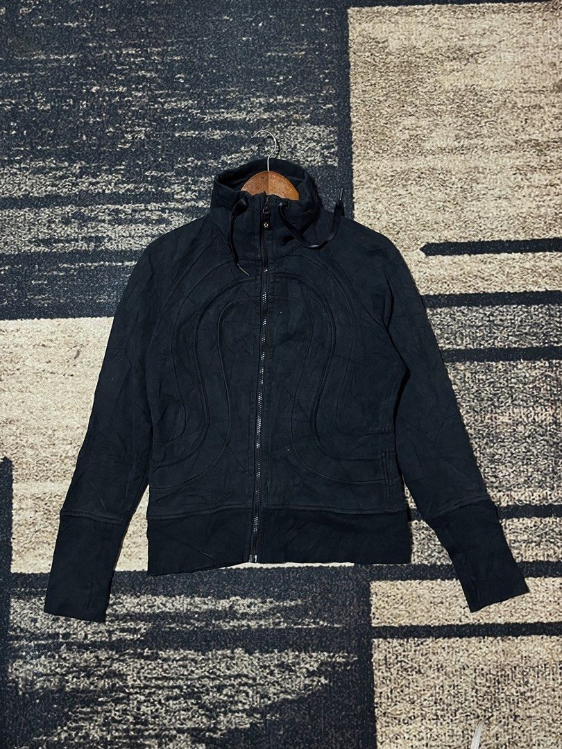 FOR SALE (Category: Coats, Jackets and Outerwear) located in Bulacan. Submitted by sef19 (Listing ID 1460973704, Image 1). Description: Lululemon Scuba - size : 8 dot condition : excellent price : ₱780 - location : bulacan mop : gcash / jnt pm 📩📩📩.