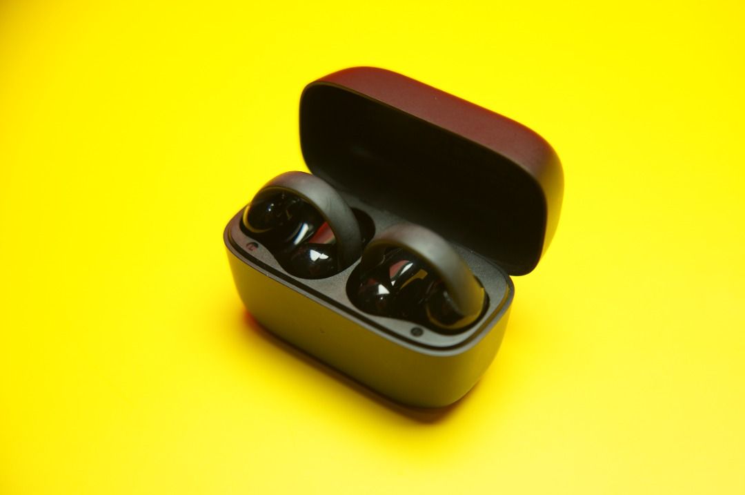 FOR SALE | SOUNCORE C50i (Category: Earphones) located in Baguio. Submitted by duenell.027 (Listing ID 1460937066, Image 3). Description: 🔥 FOR SALE | SOUNCORE C50i 🎧 💰 ₱1,600 ONLY! ✨ Highlights: • Open-ear / clip-on design • 12mm Bass Drivers – clear sound & solid bass • Bluetooth 6.0 • Up to 28 hours battery life • Fast charging • AI-enhanced clear calls • IP55 water & dust resistant • Comfortable for everyday use • Compatible with Android &