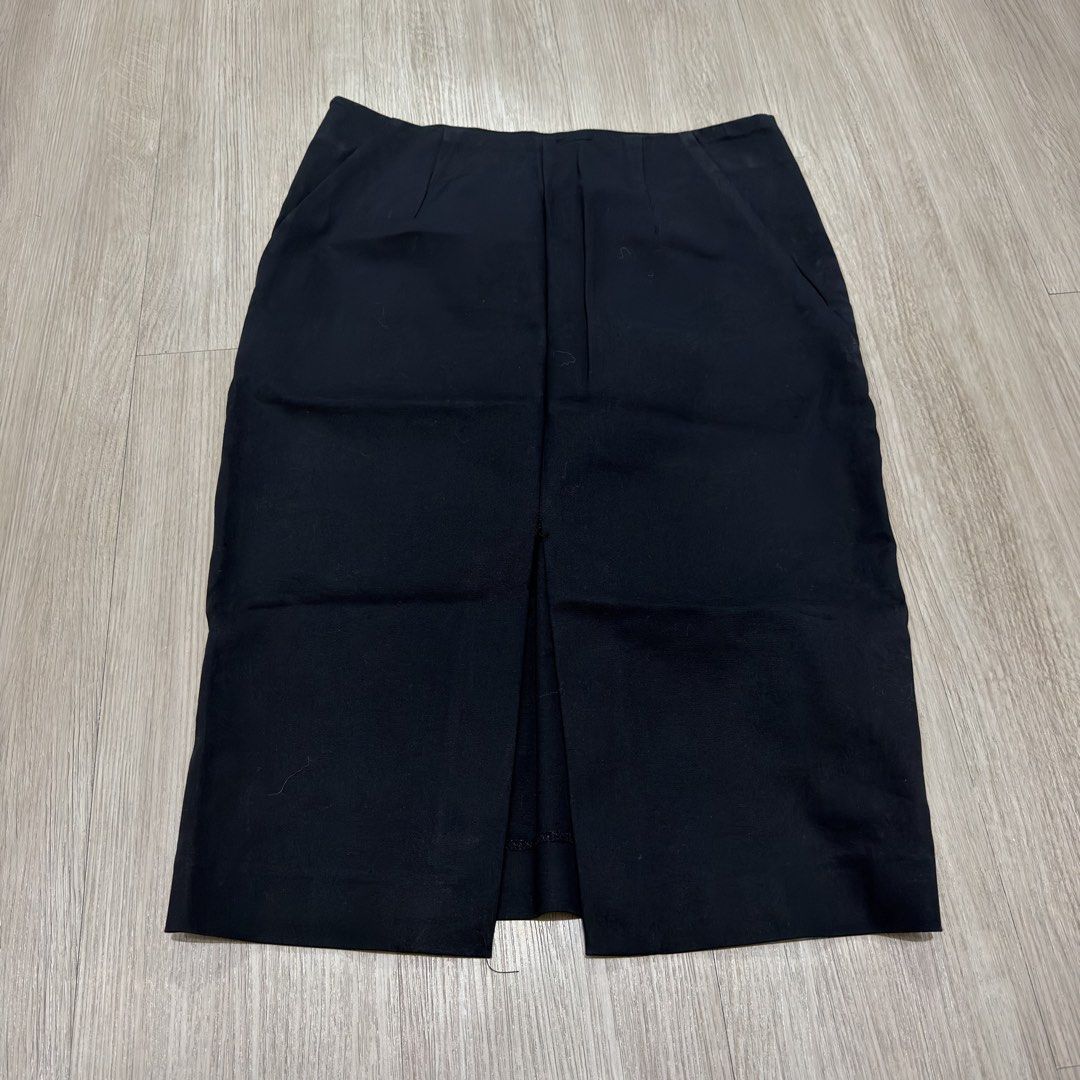 Forever 21 Black Midi Skirt Size S (Category: Skirts) located in Manila. Submitted by sg.21 (Listing ID 1461055573, Image 2). Description: - Black midi skirt from Forever 21 - Size: Small (S) - Front slit detail - Functional side pockets - Versatile for work or casual wear - Note: Minor loose threads at hem and slit area Waist 13” Length 23” Size on tag S.