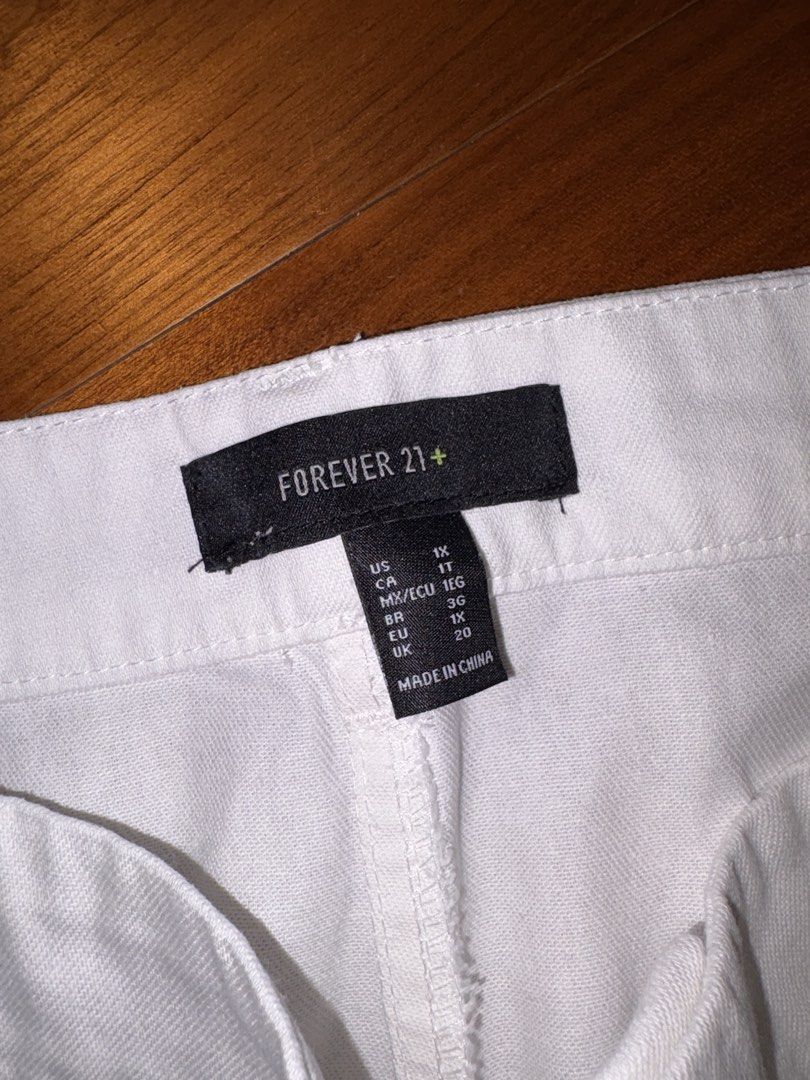 Forever 21+ White Denim Shorts (Plus Size) (Category: Shorts) located in Antipolo. Submitted by maiplus (Listing ID 1461079805, Image 2). Description: F21+ Size XL Waist— 36in Hips— 48in Length— 15in 📍Antipolo City.