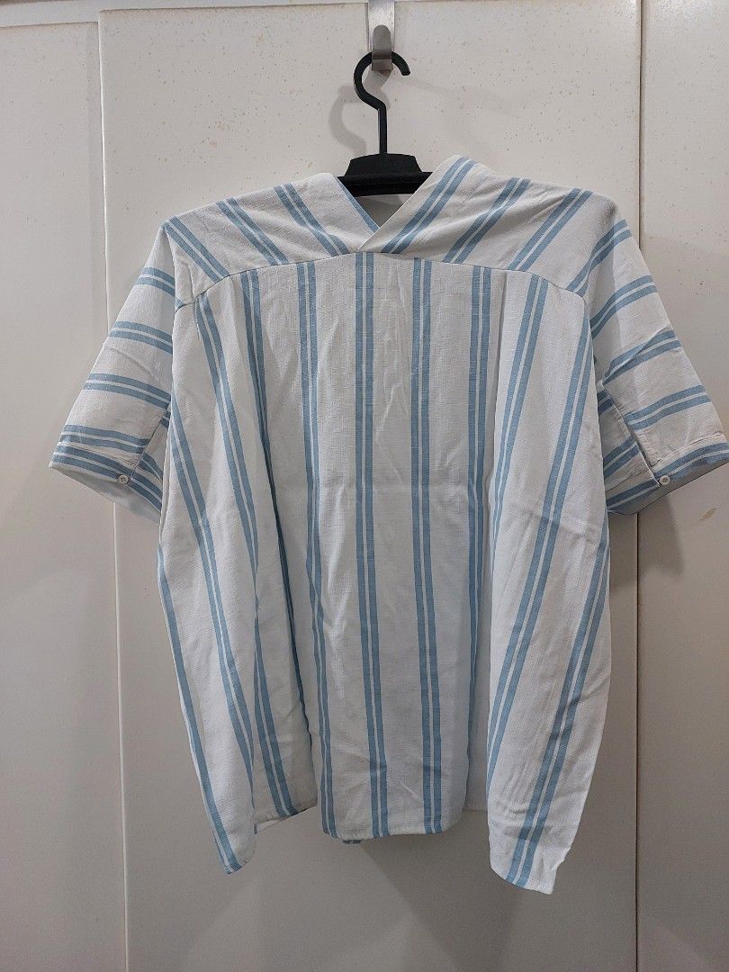 Forme Striped Button-Up Shirt (Category: Shirts) located in Makati City. Submitted by yishanjade (Listing ID 1460991444, Image 2). Description: - White and blue striped shirt - Brand: Forme - Style: Button-up, short sleeves - Size: M - Perfect for casual wear or layering.