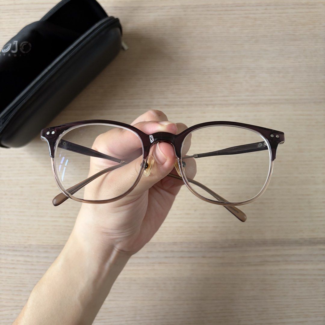Freebie! Ojo eyewear graded eyeglasses (Category: Sunglasses & Eyewear) located in Makati City. Submitted by eggcloud (Listing ID 1460990416, Image 2). Description: 👋 read before chat: - free only if with minimum P100 purchase from my shop, message me to avail. Don't chat if condition above is not met. - will NOT include the cloth anymore for hygiene purposes - cannot remember the grado anymore - manage expectations please already giving it for 