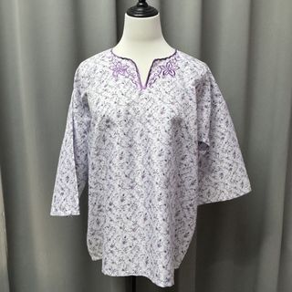 (Category: ) located in . Submitted by shopaholicwardrobe_ (Listing ID 1461038305, Image 1). Description: .