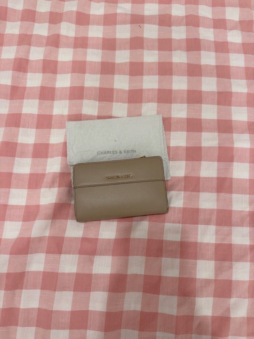 FS CHARLES AND KEITH WALLET (Category: Wallets & Card holders) located in Tuguegarao City. Submitted by zunajoren46123 (Listing ID 1461037330, Image 1). Description: good as new no issue.
