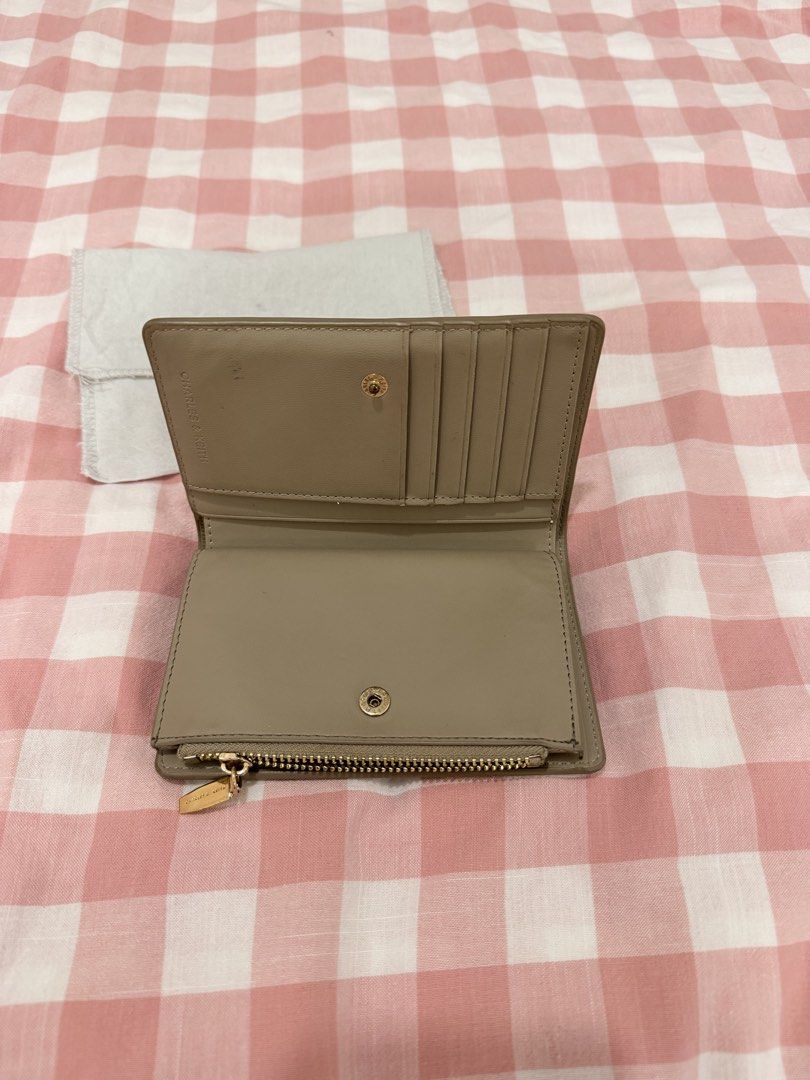 FS CHARLES AND KEITH WALLET (Category: Wallets & Card holders) located in Tuguegarao City. Submitted by zunajoren46123 (Listing ID 1461037330, Image 2). Description: good as new no issue.