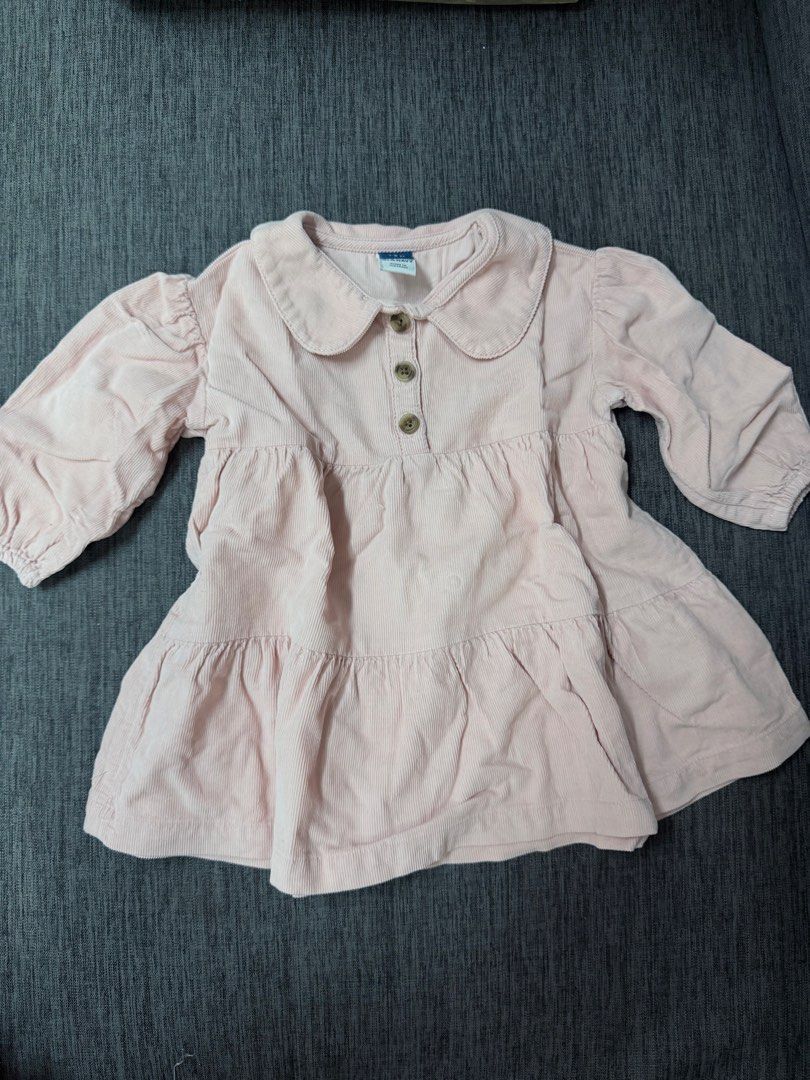 Gap 3-6 dress (Category: Babies & Kids Fashion) located in Manila. Submitted by fayealvrz (Listing ID 1460937940, Image 1). Description: Pink dress.