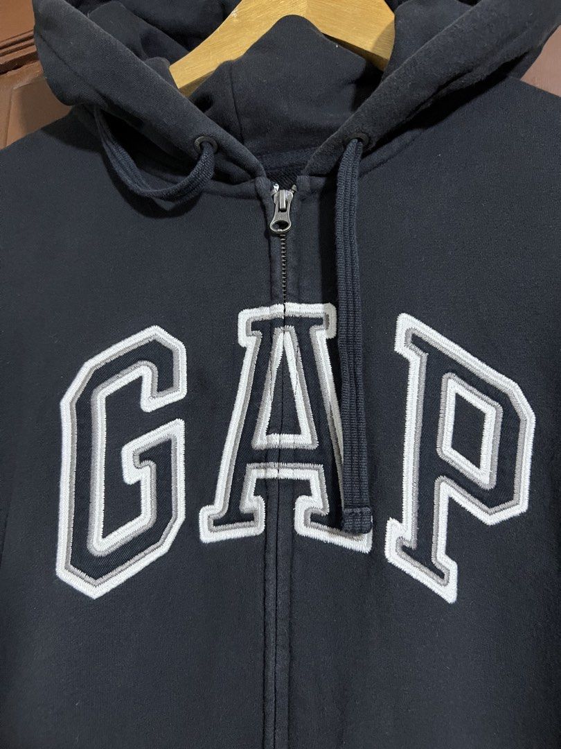 Gap Black Zip Up Hoodie (Category: Coats, Jackets and Outerwear) located in Manila. Submitted by thriftpoint99 (Listing ID 1461015899, Image 2). Description: 24x28.5 No issue Excellent condition.