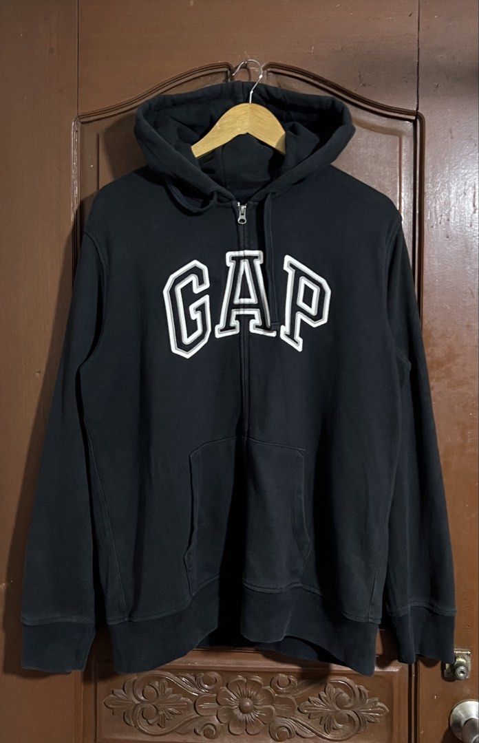 Gap Black Zip Up Hoodie (Category: Coats, Jackets and Outerwear) located in Manila. Submitted by thriftpoint99 (Listing ID 1461015899, Image 1). Description: 24x28.5 No issue Excellent condition.