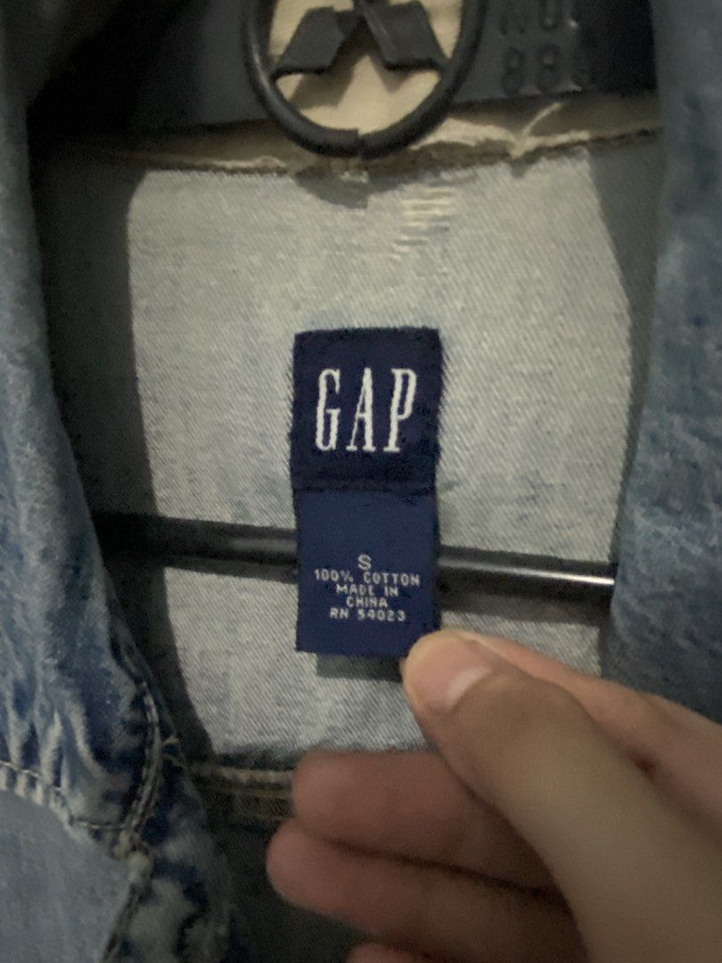 GAP Denim Jacket Size S (Category: Coats, Jackets and Outerwear) located in Muntinlupa City. Submitted by oreonco (Listing ID 1461114906, Image 2). Description: - Classic blue denim jacket from GAP - 100% cotton - Button-up front - Two chest pockets - Distressed details on sleeves and front - Versatile staple piece for any wardrobe.