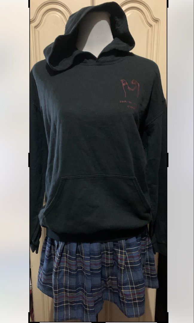 Gildan Dark Blue Graphic Hoodie (Category: Coats, Jackets and Outerwear) located in Quezon City. Submitted by clothingline4sale (Listing ID 1461046896, Image 1). Description: Gildan Dark Blue Hoodie Very good condition Size: medium on tag but fits to large Has pockets/ Soft - not itchy/ Bust: up to 46” ; Length: 25” ; Arms Circumference: 19-22” ; shoulder: 24” Very nice in actual .
