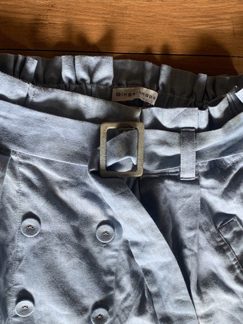 Gingersnaps (Category: Shorts) located in Manila. Submitted by nikwieue (Listing ID 1460947308, Image 3). Description: may stain sa bandang belt idk if matatanggal pa or what small to medium size.