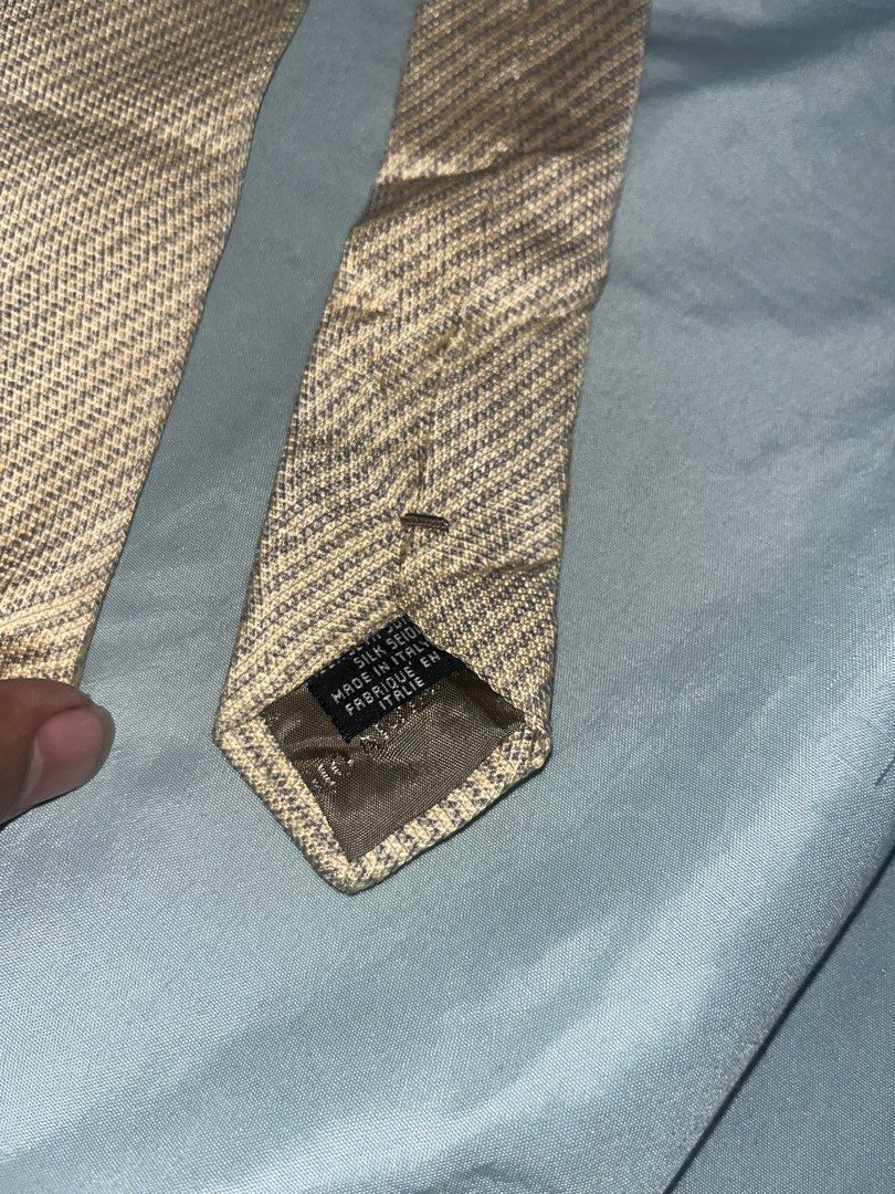 Giorgio Armani Collection Silk Tie (Category: Ties) located in Tabuk. Submitted by collectors_thrift_shop (Listing ID 1461019313, Image 3). Description: - Authentic Giorgio Armani Tie - Material: 100% Silk - Woven in Italy - Design: Subtle diagonal stripe in beige and grey - Ideal for: Formal or business wear - A classic accessory.