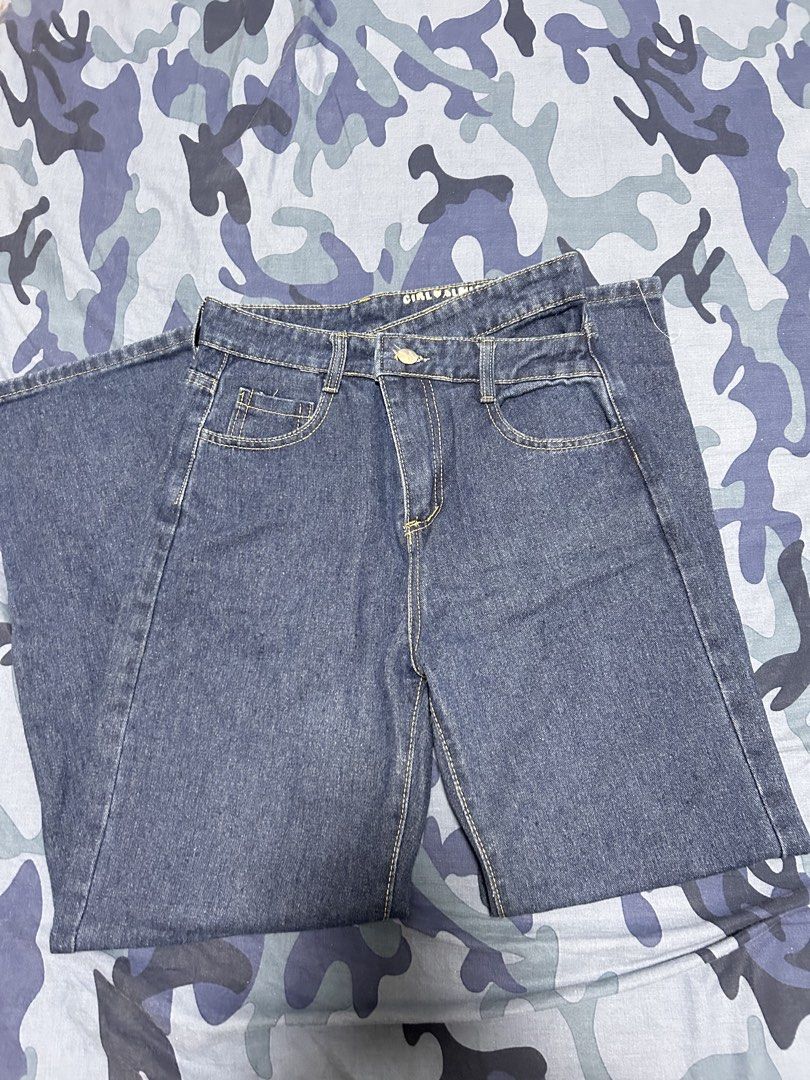 girl almighty dark blue pants (Category: Jeans) located in Quezon City. Submitted by manqofloater (Listing ID 1461020119, Image 1). Description: 25 waist.