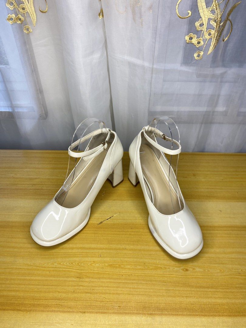 Glossy off-white Mary Jane pumps (Category: Heels) located in Davao. Submitted by kurt2021.turtle (Listing ID 1460921292, Image 2). Description: .