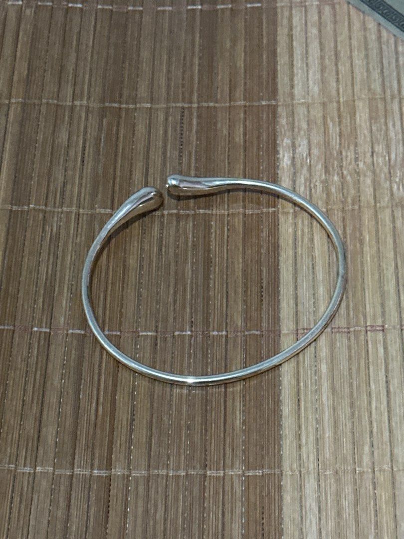 Gold arm cuffs/bangle (Category: Body Jewelry) located in Manila. Submitted by declutterwithmix (Listing ID 1461087420, Image 2). Description: Just tried it twice Still good as new dm for questions both for 120 mop:gcash mod: jnt, sdd within mm.