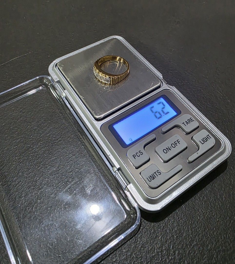 Gold ring with diamond (Category: Luxury Accessories) located in Manila. Submitted by goti1 (Listing ID 1461021897, Image 3). Description: Gold ring with natural diamond size 9 unisex.
