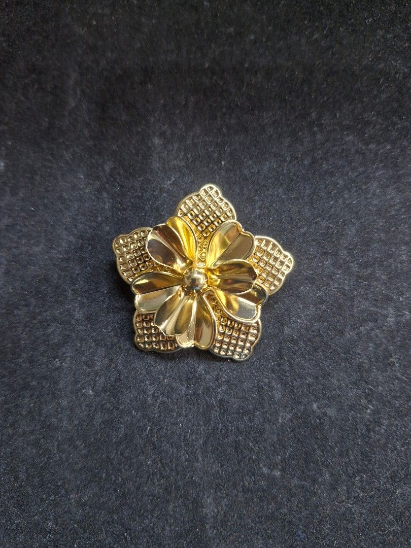 Gold-Tone Flower Brooch 2 (Category: Brooches) located in Taguig. Submitted by mommaschoice (Listing ID 1461070866, Image 1). Description: Brand New Unisex use Lightweight won't damage fabric Ships nationwide.