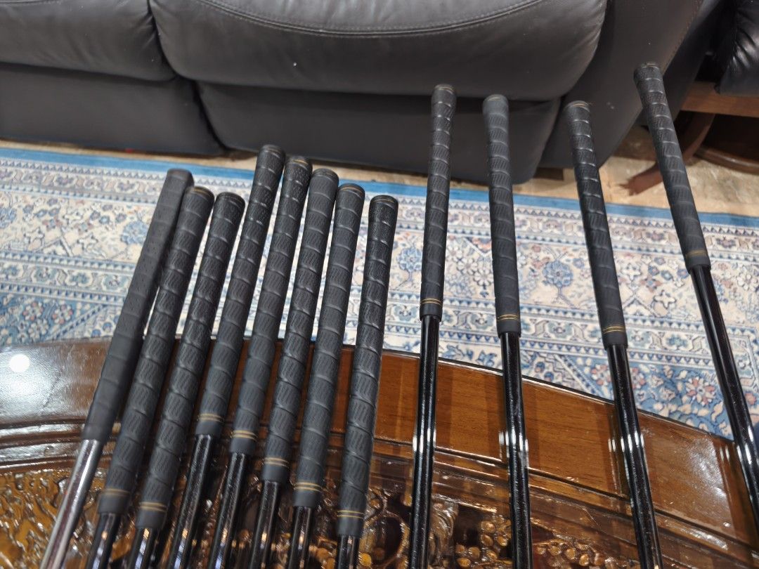 Golf Set (Category: Other Sports Equipment and Supplies) located in Paranaque City. Submitted by manilagolfmarket (Listing ID 1461076791, Image 3). Description: For Sale Golf Set. ° Black hawk USA Pro R flex graphite shaft clubs. Bag included for only 10.8k pick up Bf Paranaque free shipping within MM..
