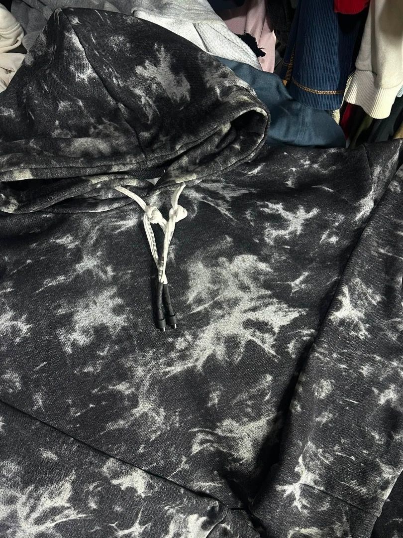 Gray hoodie (Category: Hoodies) located in Manila. Submitted by nb_thriftshop (Listing ID 1461067843, Image 2). Description: hoodie 28 length 25 width medium to large no issue washed .