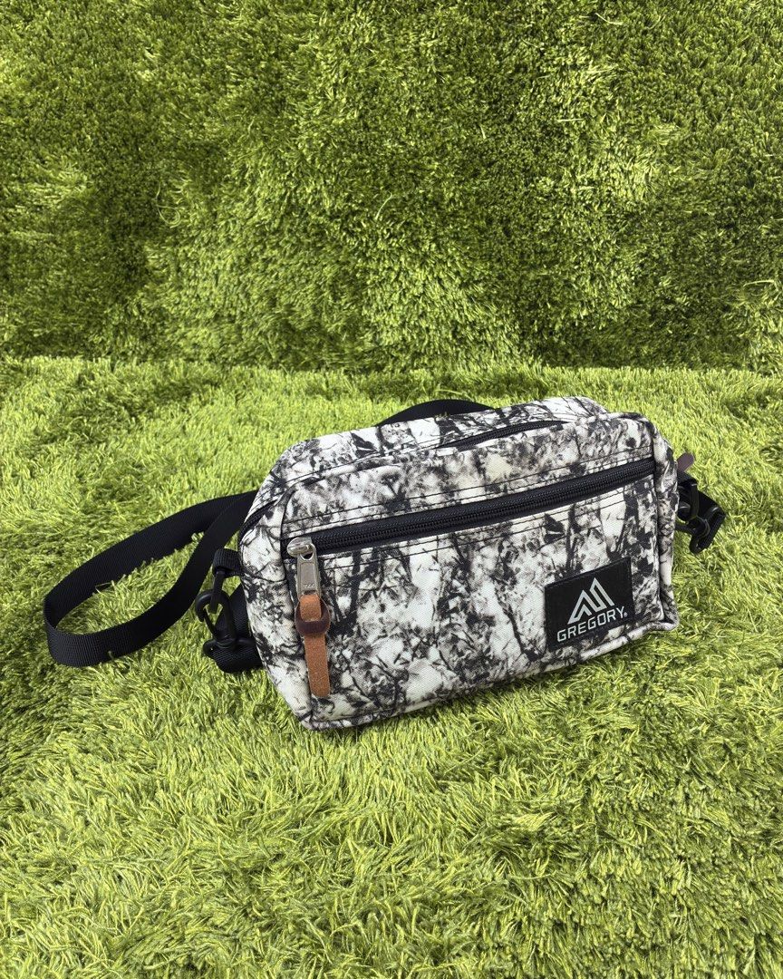 Gregory Treeline Camou Sling Bag (Category: Sling Bags) located in Lucena. Submitted by shopdotmane (Listing ID 1461072398, Image 2). Description: Gregory Treeline Camou Sling Bag 9/10 condition Needs minor cleaning on back part (white dust).