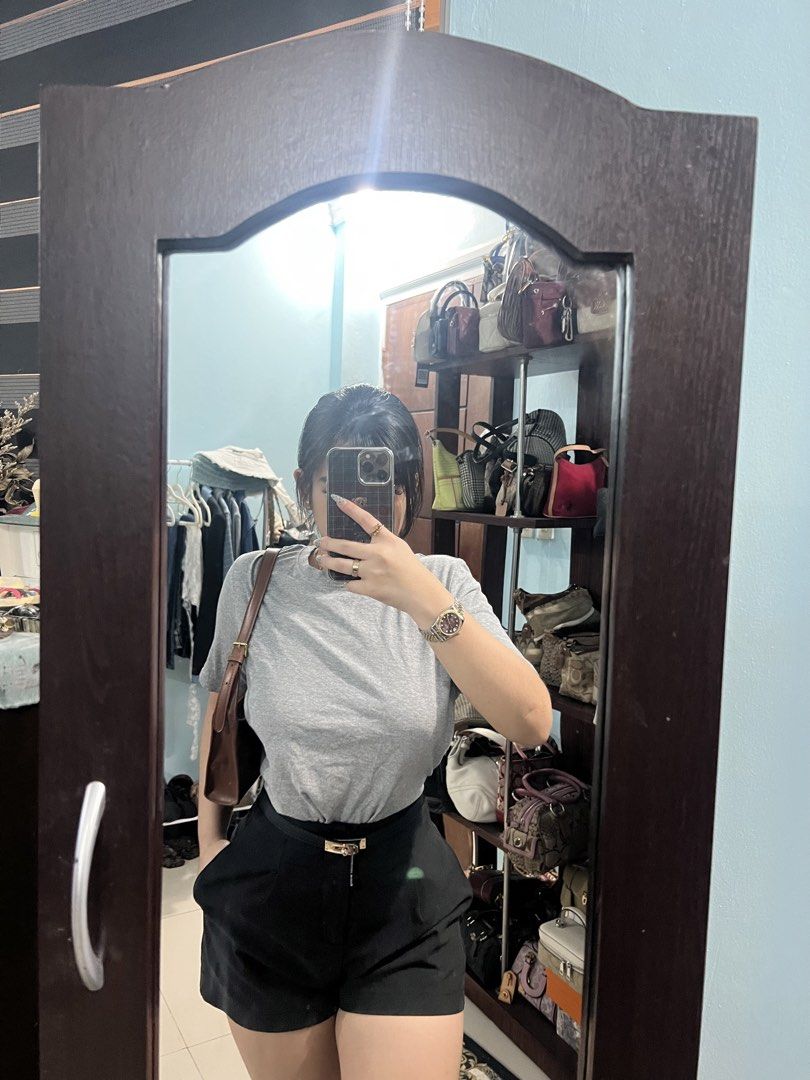 Grey Basic T-shirt (Category: Tshirts & Polo Shirts ) located in Abucay. Submitted by pmuffy24 (Listing ID 1461103065, Image 2). Description: - Simple grey t-shirt - Comfortable fabric for everyday wear - Estimated size: Medium - Versatile: Easy to pair with any outfit - Essential wardrobe staple.