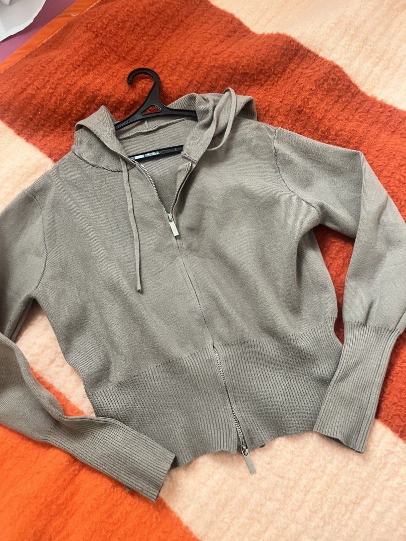 Grey Knit Zip-Up Hoodie (Category: Coats, Jackets and Outerwear) located in Santa Rosa. Submitted by shoplikem_ (Listing ID 1460966338, Image 1). Description: SIZE - small-medium - Grey knit zip-up hoodie - Drawstring hood - Ribbed cuffs and hem - Versatile for layering or standalone wear - Comfortable and casual style.