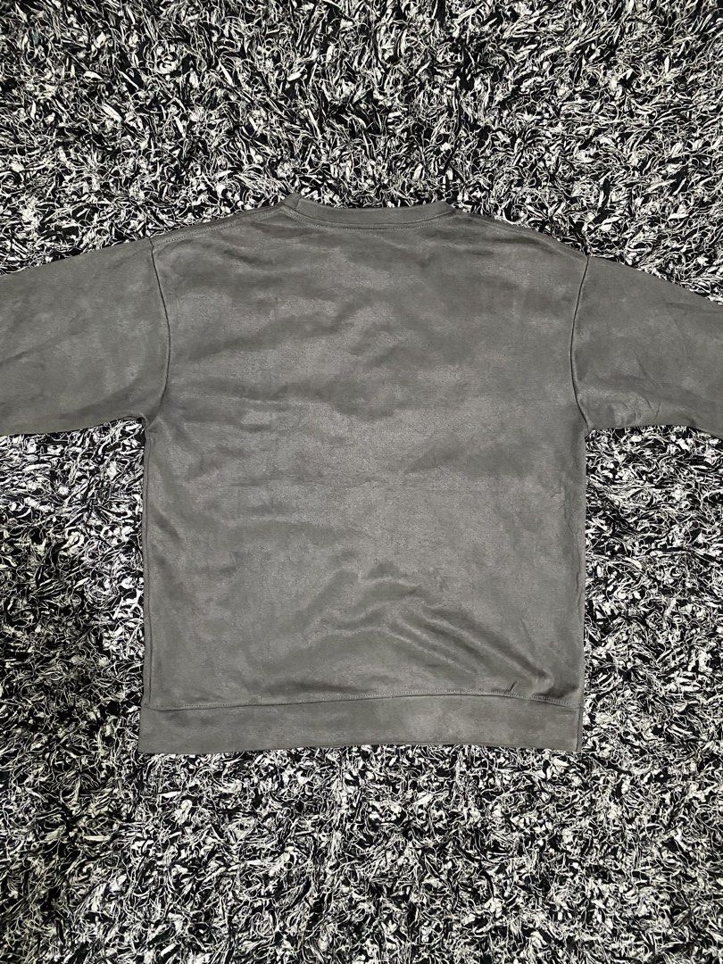 Grey Suede Crewneck Sweatshirt (Category: Coats, Jackets and Outerwear) located in Baguio. Submitted by arenzu (Listing ID 1461077048, Image 2). Description: - Grey crewneck sweatshirt - Suede-like material - Long sleeves with cuffed hems - Simple and classic design - Ideal for layering or wearing solo - Comfortable fit for casual wear.