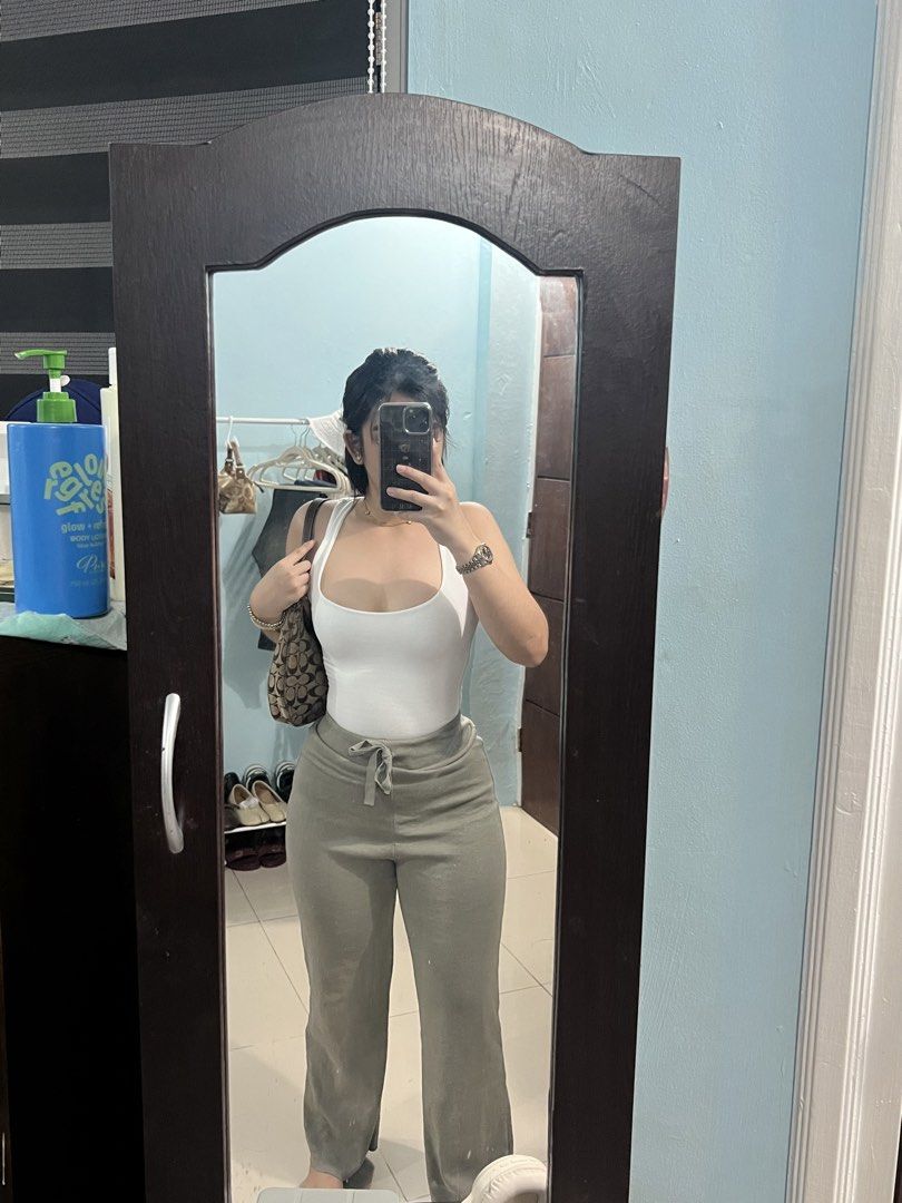 Grey Wide Leg Lounge Pants (Category: Other Bottoms) located in Manila. Submitted by camieday04 (Listing ID 1461104585, Image 1). Description: brand new-23/27 (L40) - Comfy grey wide leg pants - Features a drawstring waist - Made from soft material - Ideal for lounging or casual everyday wear.