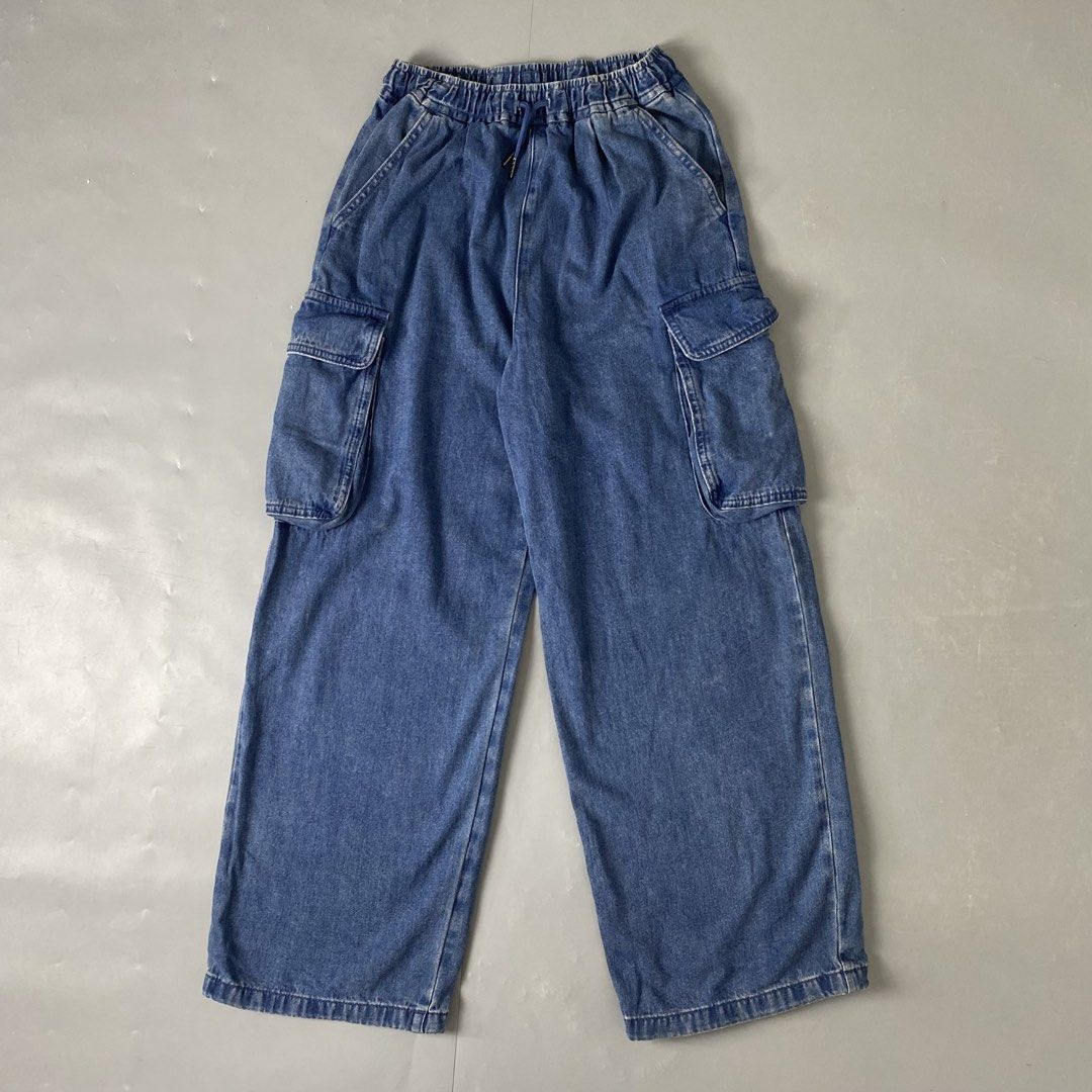 GU 👞| Blue Baggy Cargo Denim Pants (Category: Jeans) located in Bulacan. Submitted by orc.ph (Listing ID 1461050180, Image 1). Description: GU 👞| Blue Baggy Cargo Denim Pants Material Used: 100% Cotton -Japan -High Rise -Baggy -Spacious Cargo Pockets -Gathered Waistband -Streetwear -External Drawstring -Size: Free Size -Waistline: “24 | “35 -Length: “38 -Thighs: “12 -Leg Opening: “10 -Rise: “15 Model: ‘’5’5, 65kg, Waistline 32 - Medium to Large