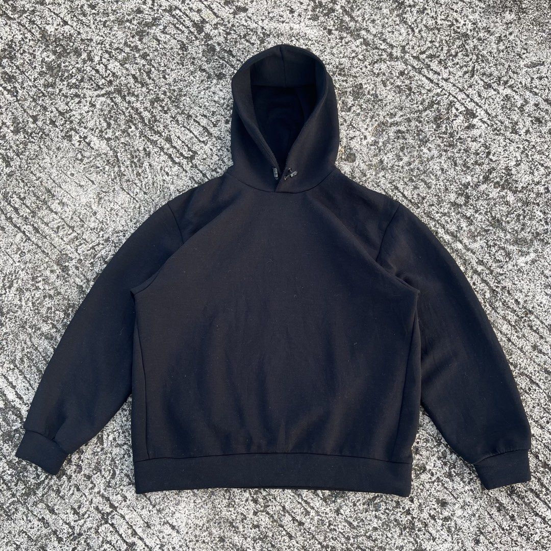GU Active Black Hoodie (Category: Hoodies) located in Cauayan. Submitted by onethriftnegros (Listing ID 1461108859, Image 1). Description: - GU Active Black Hoodie - Material: Polyester and Rayon blend - Style: Comfortable and casual - Perfect for everyday wear - Versatile: Easy to pair with any outfit.