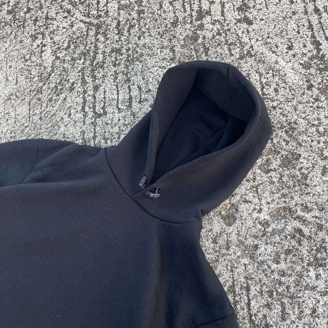 GU Active Black Hoodie (Category: Hoodies) located in Cauayan. Submitted by onethriftnegros (Listing ID 1461108859, Image 2). Description: - GU Active Black Hoodie - Material: Polyester and Rayon blend - Style: Comfortable and casual - Perfect for everyday wear - Versatile: Easy to pair with any outfit.