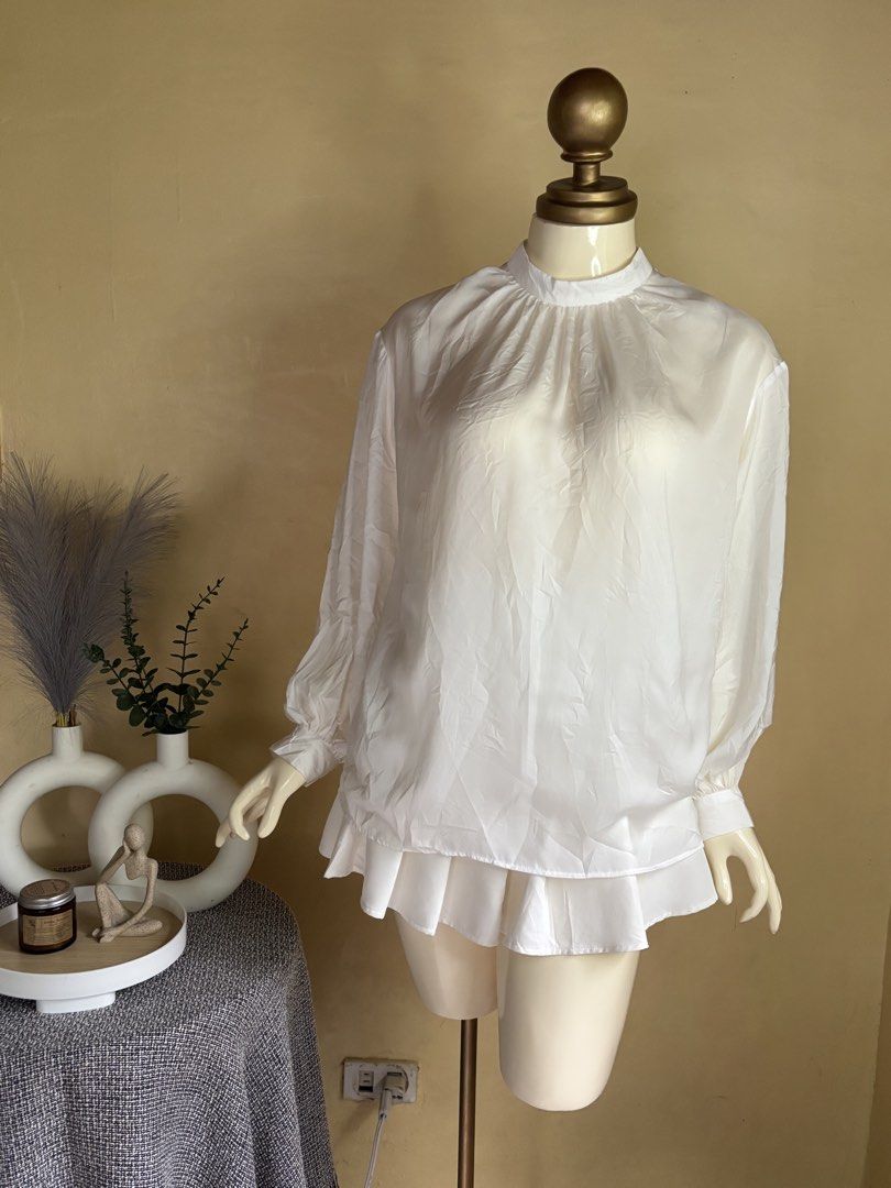 GU by Uniqlo Stand Collar Blouse (Category: Longsleeves) located in Silang. Submitted by princess_ameerah (Listing ID 1461002971, Image 2). Description: GU by Uniqlo Stand Collar Blouse - Medium on tag -Condition 10/10 -Color may vary due to lighting Location:Cavite Shipping via J&T Mode of payment: Gcash,BPI & Maribank 280.