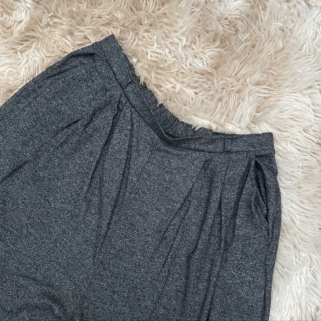 GU Gray Cotton Trousers (Category: Other Bottoms) located in Cainta. Submitted by tooonico (Listing ID 1461025202, Image 2). Description: Small bleach stain near crotch area, not noticeable at all when worn RFS: Not my size anymore MOP: GCash/Maya/Maribank/UB .