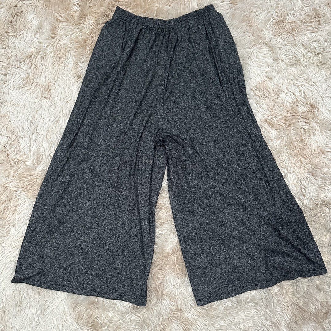 GU Gray Cotton Trousers (Category: Other Bottoms) located in Cainta. Submitted by tooonico (Listing ID 1461025202, Image 3). Description: Small bleach stain near crotch area, not noticeable at all when worn RFS: Not my size anymore MOP: GCash/Maya/Maribank/UB .