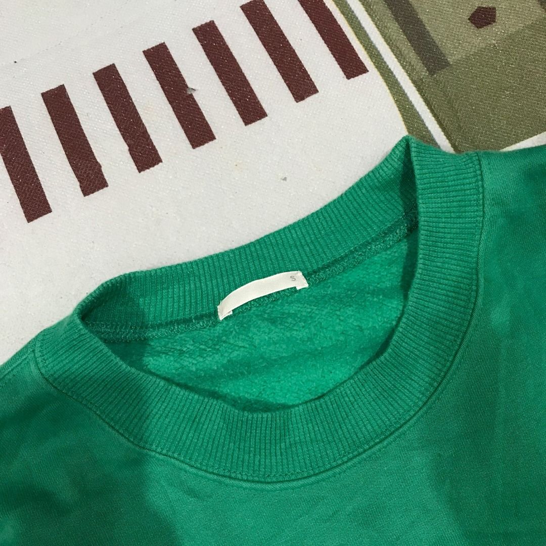 GU Green Crewneck Sweatshirt (Category: Longsleeves) located in Caloocan City. Submitted by jinjil_san (Listing ID 1461001024, Image 2). Description: - Brand: GU - Item: Crewneck Sweatshirt - Color: Green - Estimated Size: S - Material: Soft fabric - Style: Simple and classic design - Occasion: Perfect for everyday wear and casual outings - Versatility: Easy to pair with any outfit.