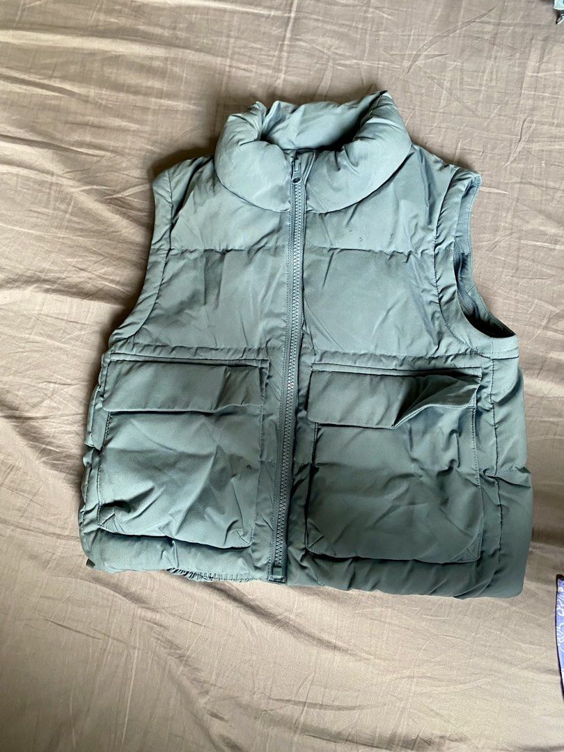 GU Kids Puffer Jacket - Blue - Size 110 (Category: Babies & Kids Fashion) located in Bulacan. Submitted by prelovedbynininandkids (Listing ID 1460924129, Image 3). Description: - GU blue puffer jacket - Size 110 - Zip-up front - Two large pockets - Detachable sleeves (converts to vest) - Ideal for cooler weather.