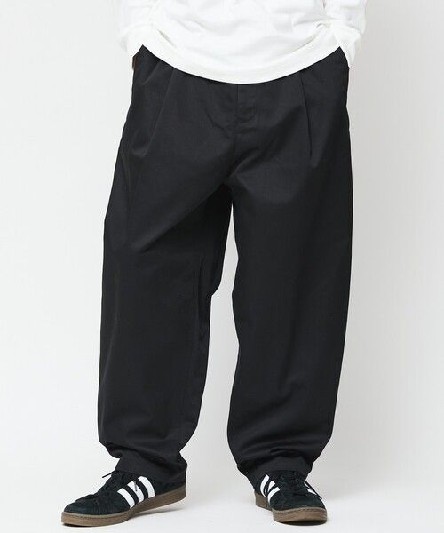 GU Men's Black Barrel Pants - Size 30 (Category: Chinos) located in Bulacan. Submitted by kennmoldez (Listing ID 1461033509, Image 2). Description: GU Men's Black Barrel Pants - Size 30 Size: Small Dimes: Waist 30" | Lenght 38" | Hem 8" Condition: Like new condition Color Rate: 9.5/10 Issue: None Mode of payment: Gcash (Payment first) Courier: J&T/Lalamove Location: SJDM, Bulacan Note: Thrifted item, already washed. Please manage your expectation
