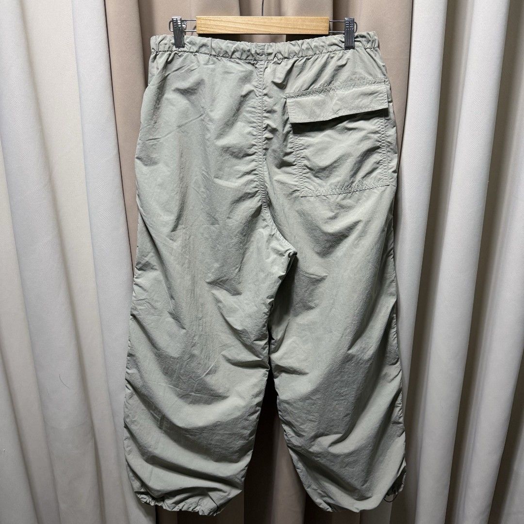 GU Men's Nylon Parachute Pants - Small (Category: Joggers) located in Bulacan. Submitted by kennmoldez (Listing ID 1461032349, Image 3). Description: Color: Sage green Size: Small Dimes: Waist 29-31" | Lenght 38" | Hem 10" Condition: Like new 10/10 Issue: None Mode of payment: Gcash (Payment first) Courier: J&T/Lalamove Location: SJDM, Bulacan Note: Thrifted item, already washed. Please manage your expectations..