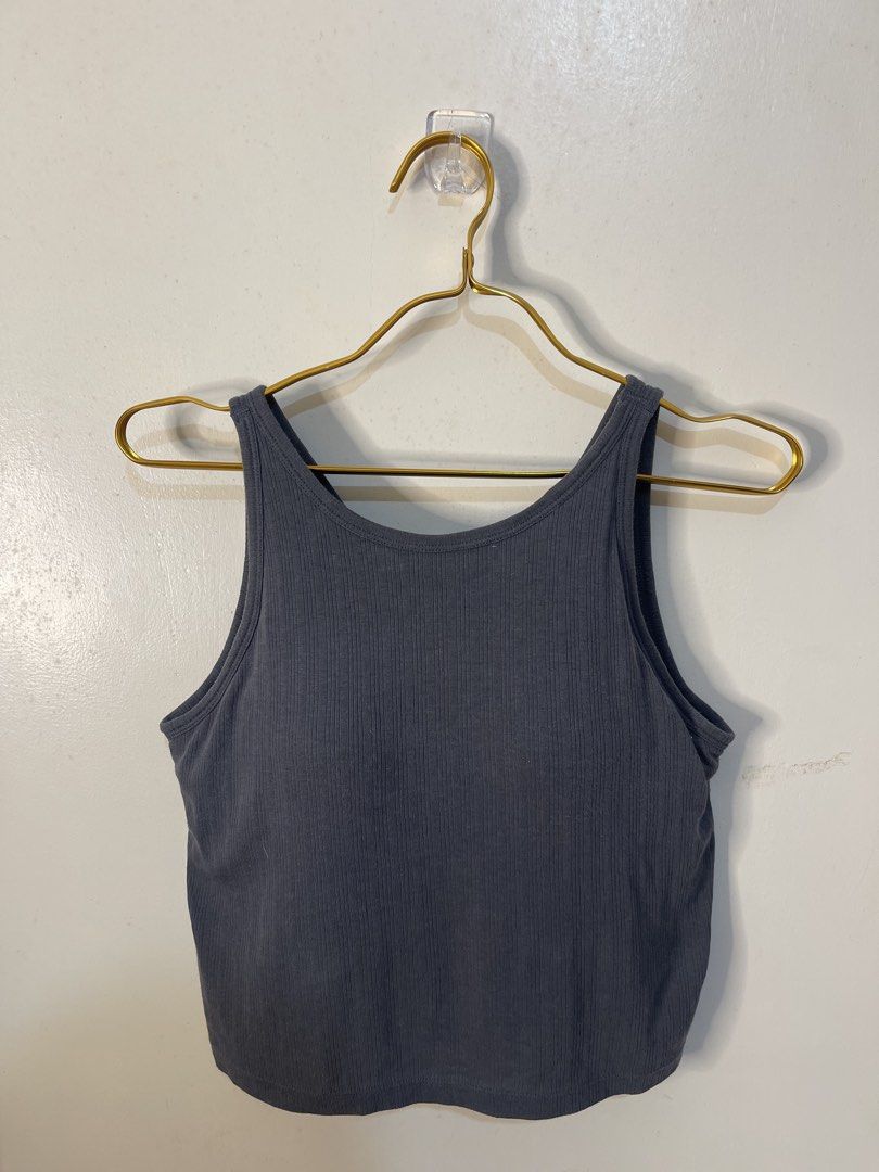 Gu padded large- gray croptop L (Category: Sleeveless) located in Baguio. Submitted by affordaprice_2600baguio (Listing ID 1461075980, Image 1). Description: .