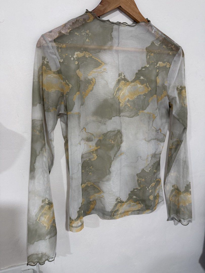 Gu uniqlo See through long sleeves (Category: Longsleeves) located in Manila. Submitted by morningthrifters (Listing ID 1460933284, Image 2). Description: Gu uniqlo long sleeves top Good for your streetwear layering Can fits S-M frame Good as new.
