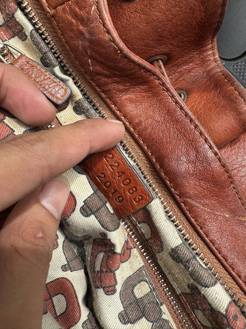 GUCCI GUCCISSIMA (Category: Luxury Bags & Wallets) located in Manila. Submitted by jastthrift (Listing ID 1460958460, Image 3). Description: GUCCI ORANGE GUCCISSIMA LEATHER MEDIUM SOHO BAG GG MONOGRAM PATTERN MINOR ISSUE VINTAGE DM ME📩 HEARING OFFERS❤️ TAGUIG LOCATION.
