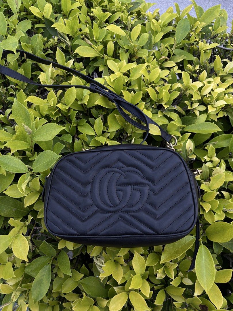 Gucci Pre-Owned GG Marmont Shoulder Bag (Category: Luxury Bags & Wallets) located in Bacolod City. Submitted by Hanap_ukay (Listing ID 1461024569, Image 2). Description: Gucci Pre-Owned GG Marmont Shoulder Bag Good Condition Sign of used only 5500.