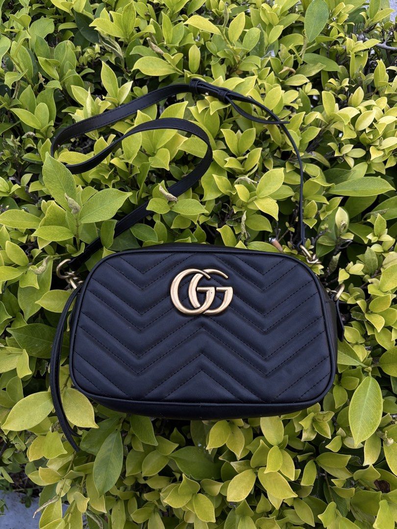 Gucci Pre-Owned GG Marmont Shoulder Bag (Category: Luxury Bags & Wallets) located in Bacolod City. Submitted by Hanap_ukay (Listing ID 1461024569, Image 1). Description: Gucci Pre-Owned GG Marmont Shoulder Bag Good Condition Sign of used only 5500.