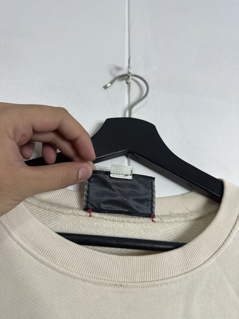 Gucci Pullover Jacket (Category: Coats, Jackets and Outerwear) located in Las Pinas. Submitted by archimedes.joaquin (Listing ID 1460953276, Image 3). Description: excellent condition - 9.5/10 color rate - sz medium 22 width 24.5 length - issue: need wash only .