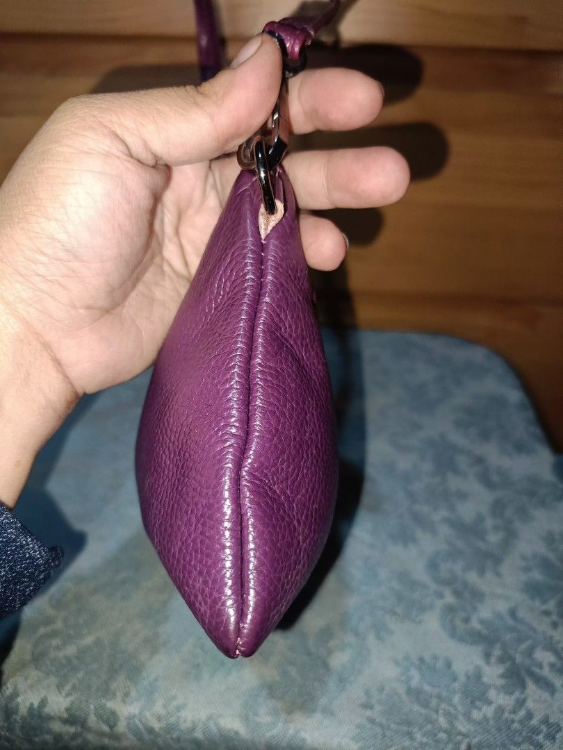 Guei Latochi Sling Bag (Category: Cross-body Bags) located in Baguio. Submitted by roselleshiddentreasures13384 (Listing ID 1460939411, Image 3). Description: 🌸Genuine Leather Material 🌸No Major Issue 🌸Looks New 📏Small Size 🖼️Check All Photos For Other Details 🌸Limit Your Expectation The Item Is Preloved From Ukay ❌No Return No Exchange. ❗.